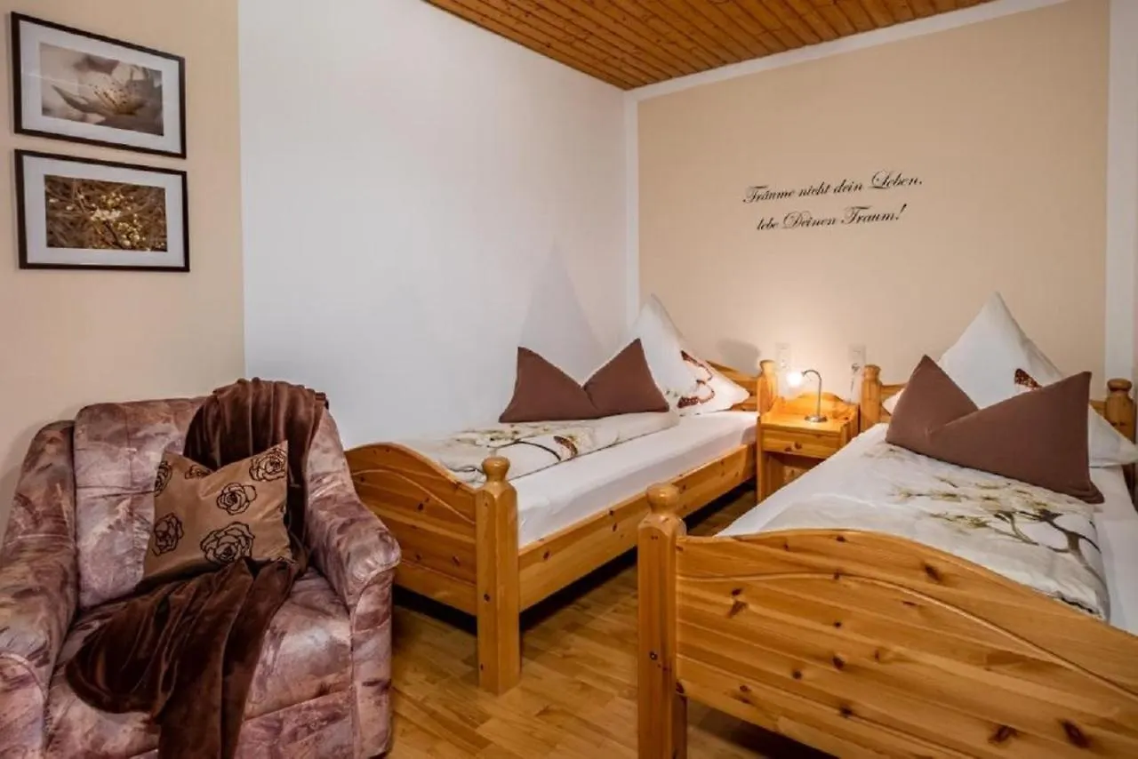 Farm stay Ferienhof Obertennersreuth Stammbach
